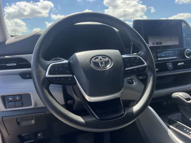 Used 2023 Toyota Highlander L FWD image 17