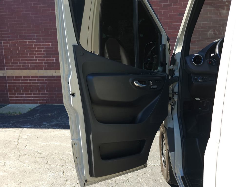 Used 2023 Mercedes-Benz Sprinter 2500 image 5