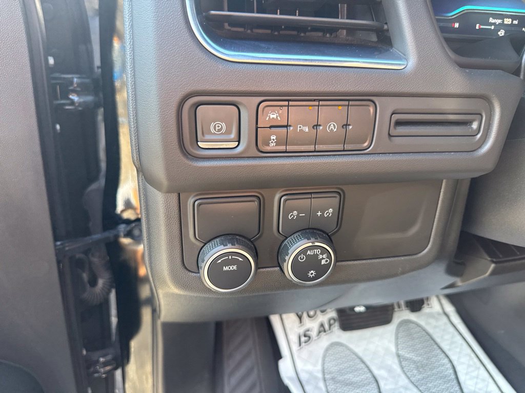 Used 2023 Chevrolet Suburban LT RWD image 21