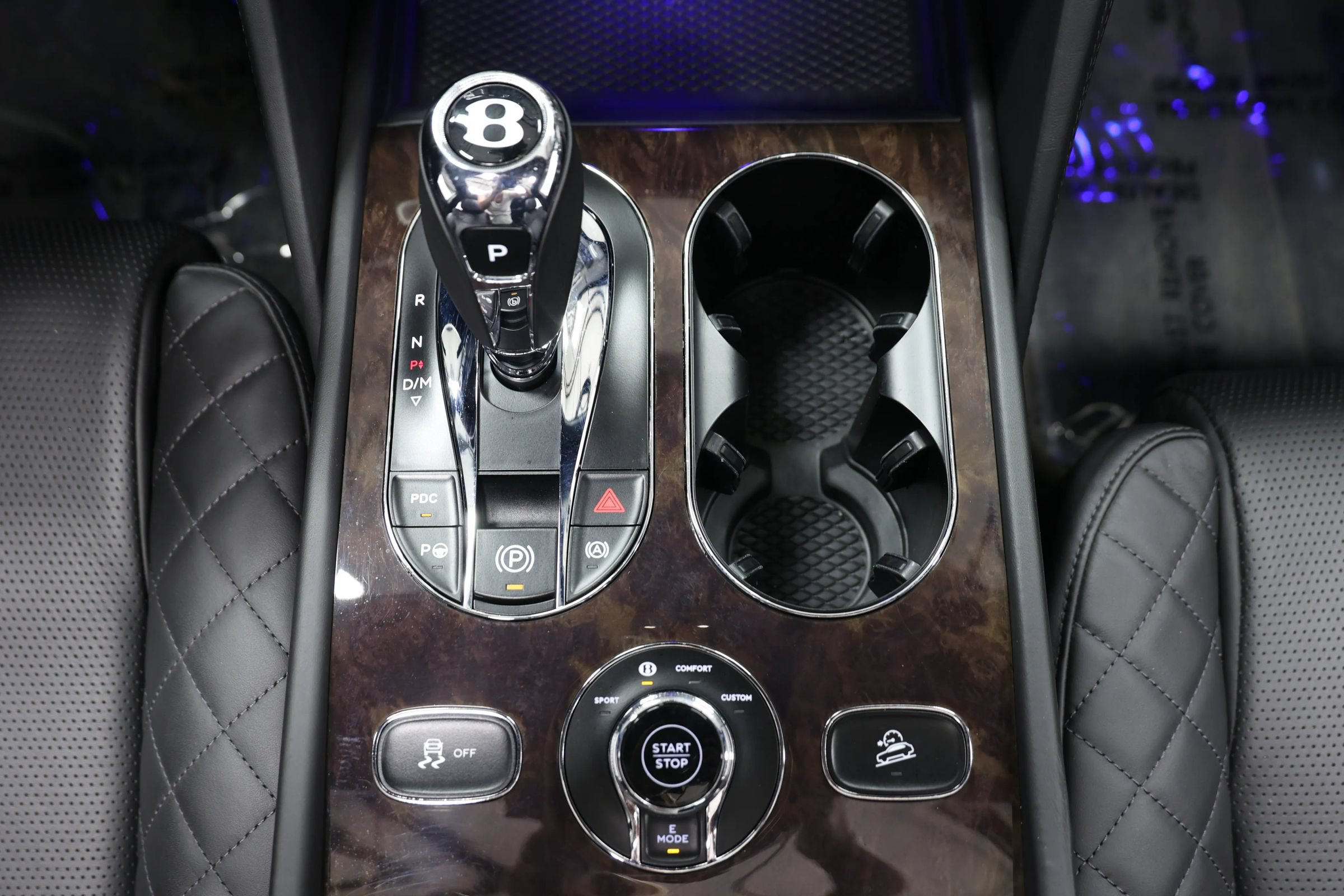Used 2020 Bentley Bentayga Plug-In Hybrid AWD/4WD image 41