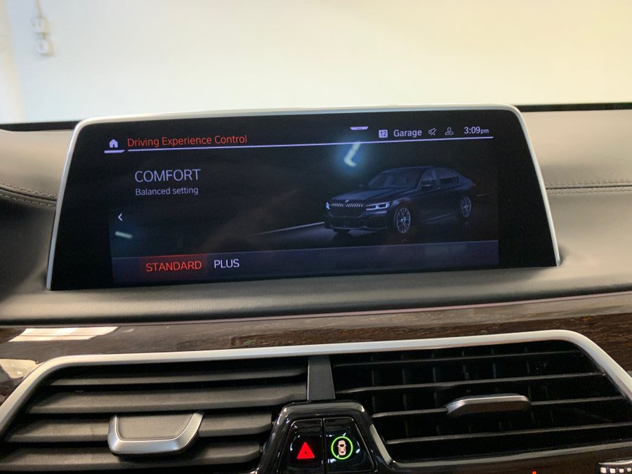 Used 2021 BMW 750i xDrive w/ Executive Package AWD/4WD image 37