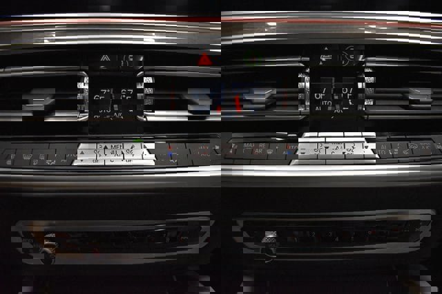 Used 2022 BMW X6 xDrive40i w/ M Sport Package image 32