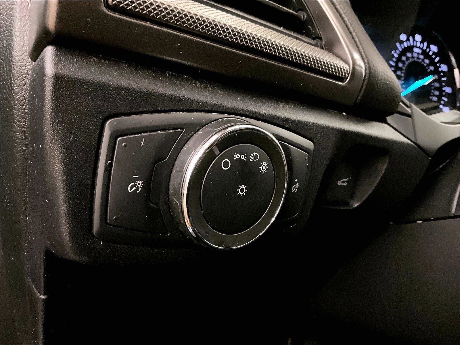 Used 2018 Ford Fusion SE w/ Fusion SE Technology Package FWD image 30