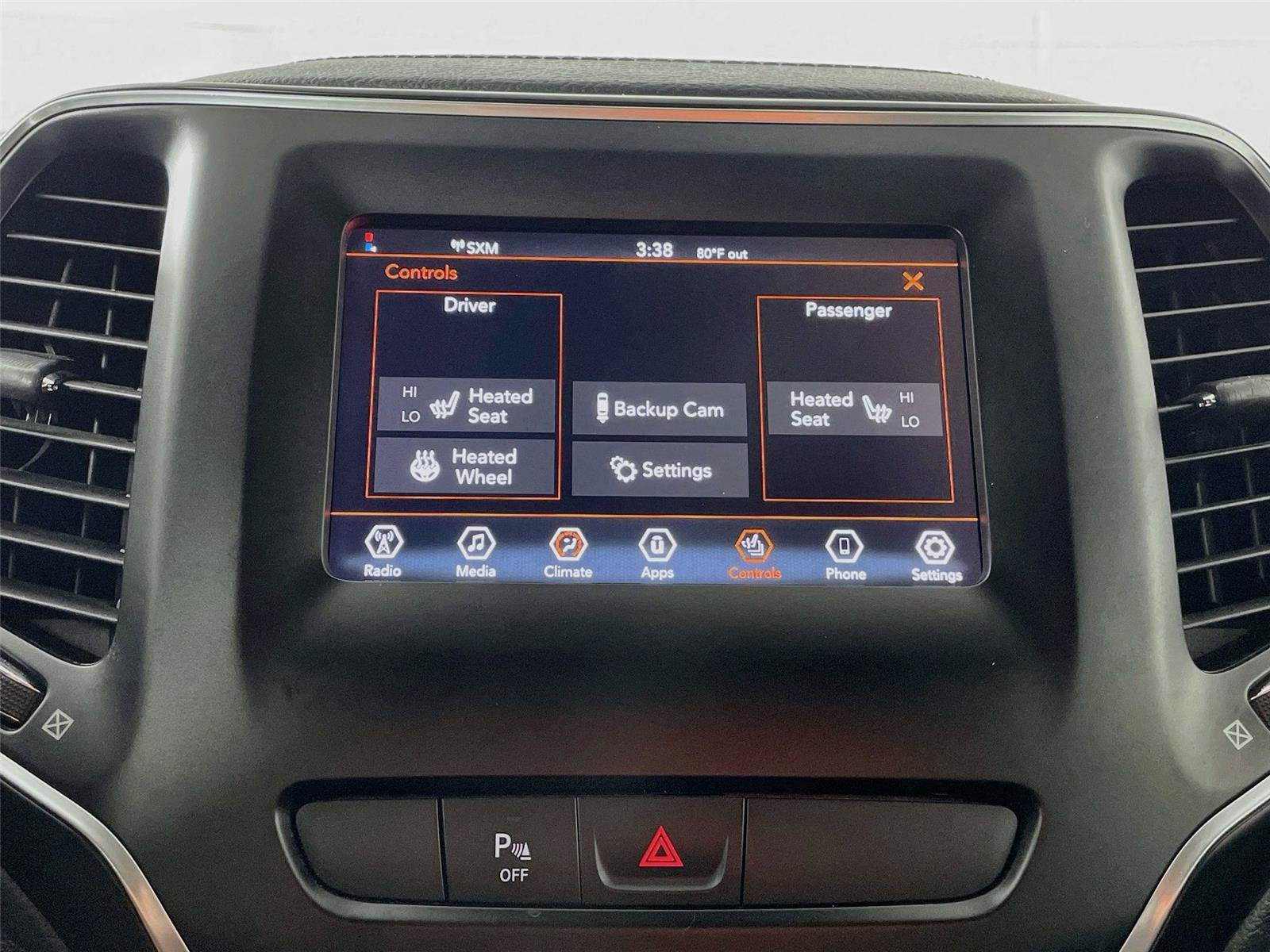Used 2019 Jeep Cherokee Latitude Plus w/ Cold Weather Group FWD image 22