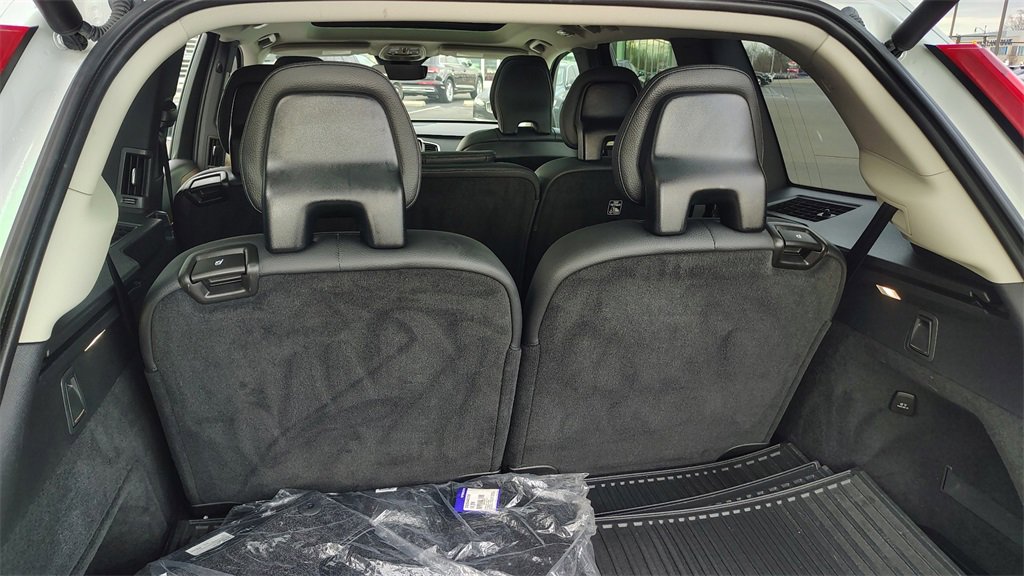 Certified 2024 Volvo XC90 T8 Plus w/ Protection Package Premier image 32