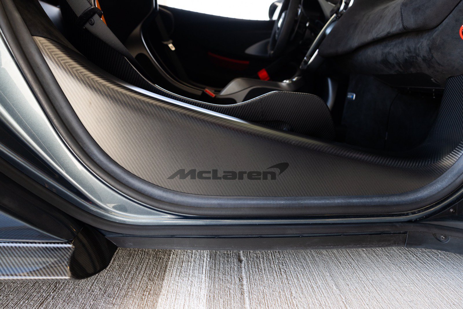 Used 2020 McLaren 620R RWD image 60