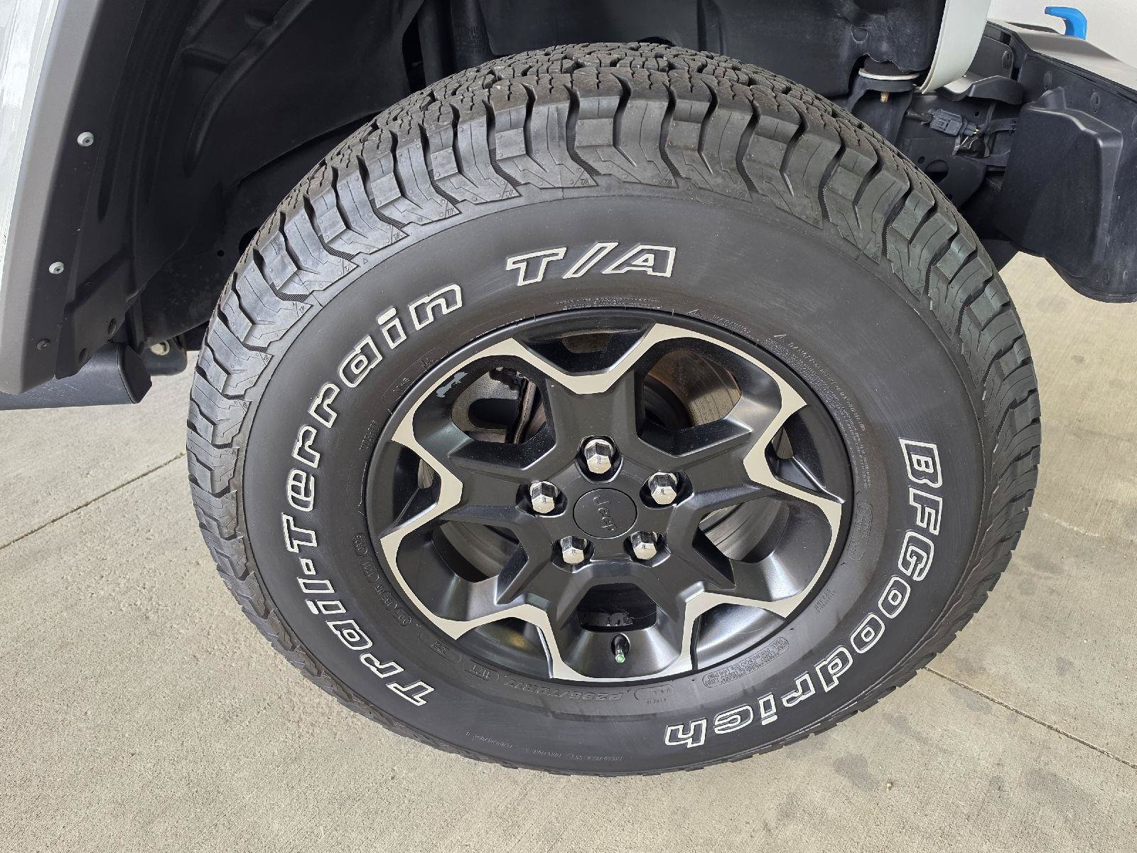 Used 2021 Jeep Wrangler Unlimited Rubicon 4xe w/ Cold Weather Group AWD/4WD image 7