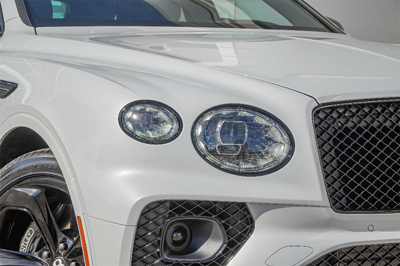 Used 2023 Bentley Bentayga image 4