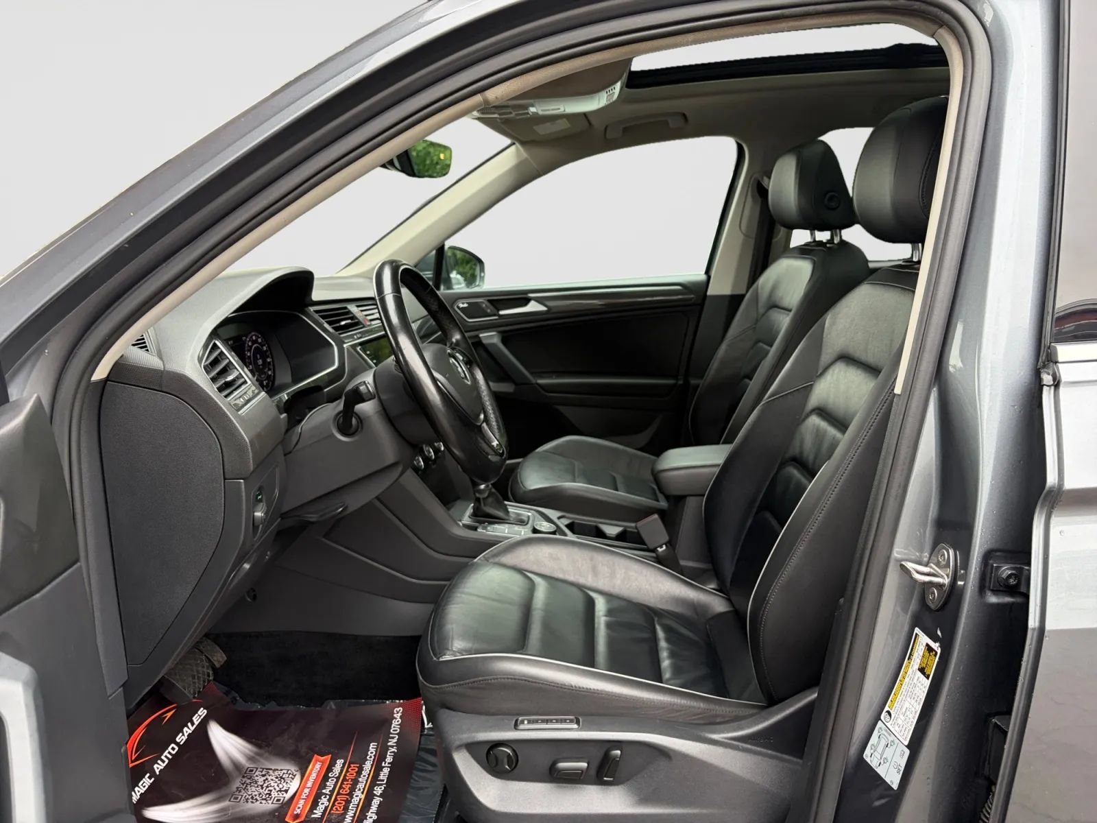 Used 2019 Volkswagen Tiguan SEL Premium w/ 3rd Row Seat Package AWD/4WD image 12