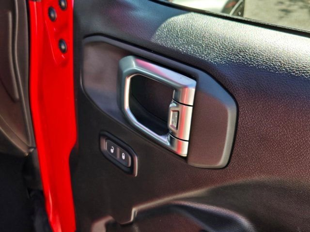 Used 2025 Jeep Wrangler Unlimited Rubicon image 28