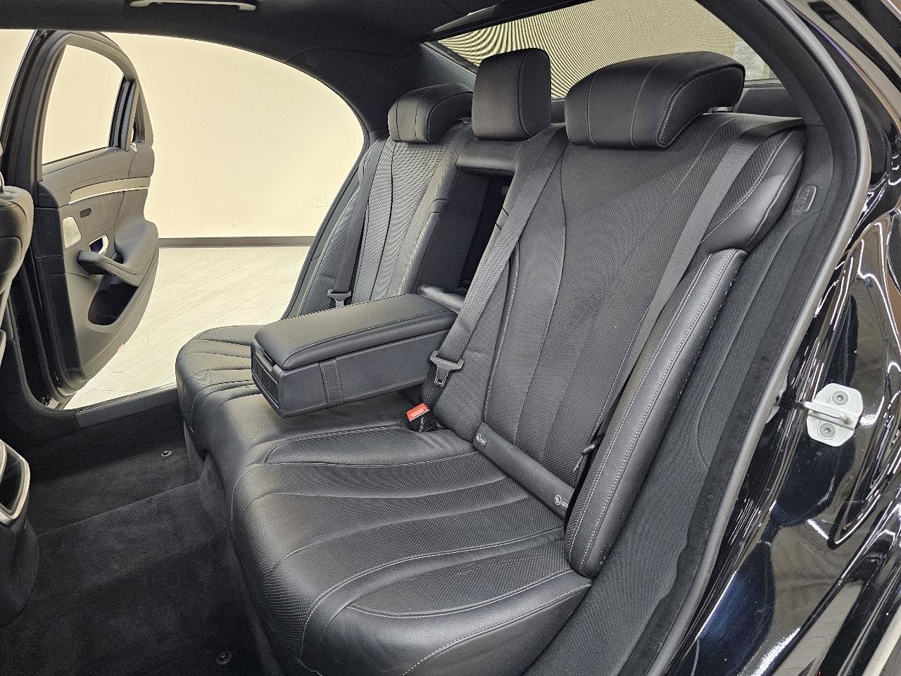 Used 2017 Mercedes-Benz S 550 Sedan image 27