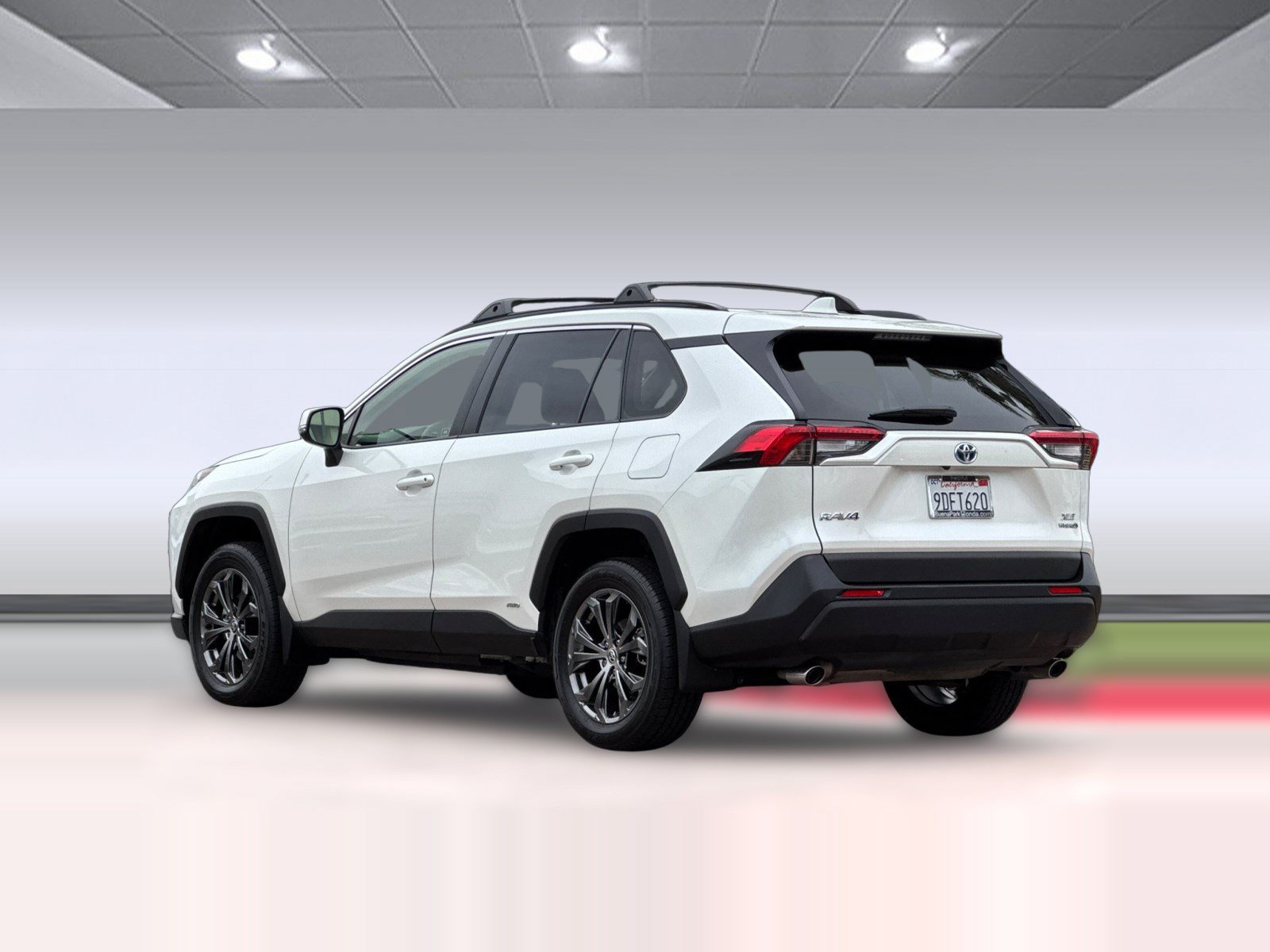 Used 2022 Toyota RAV4 XLE Premium AWD/4WD image 3