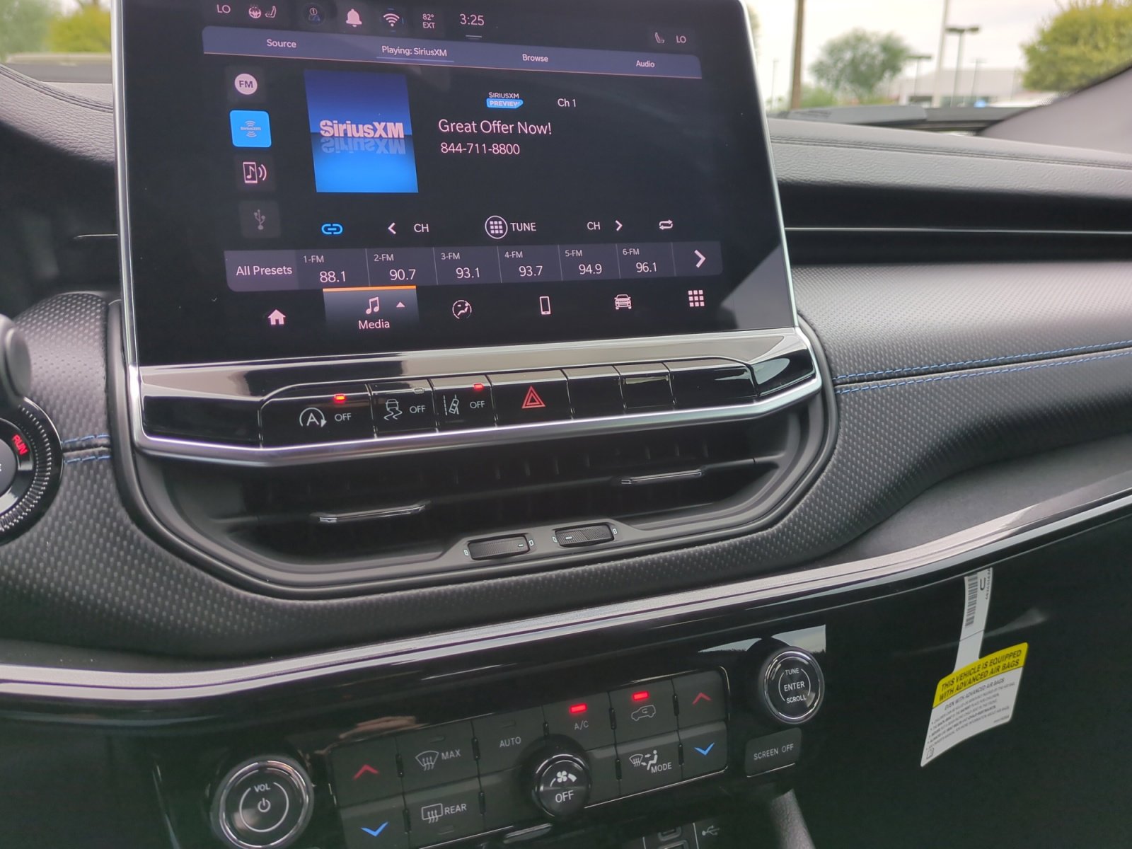 New 2026 Jeep Compass Latitude image 12