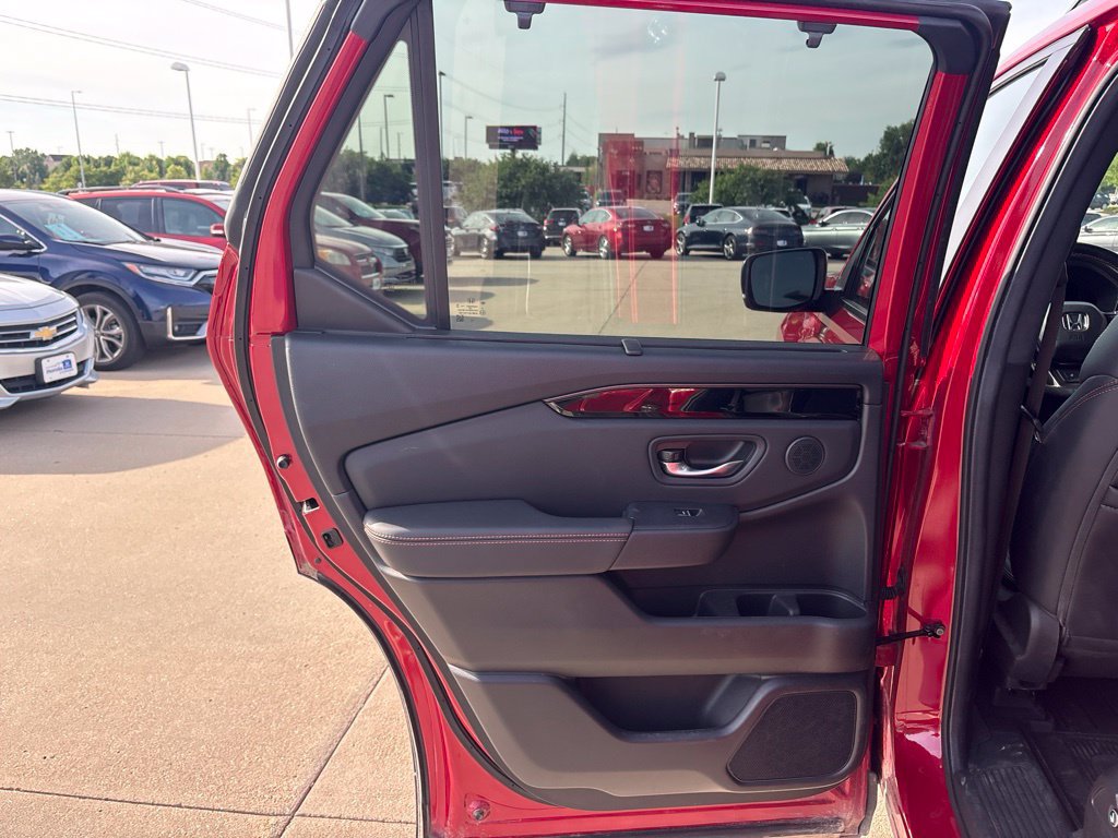 Certified 2025 Honda Pilot TrailSport image 39