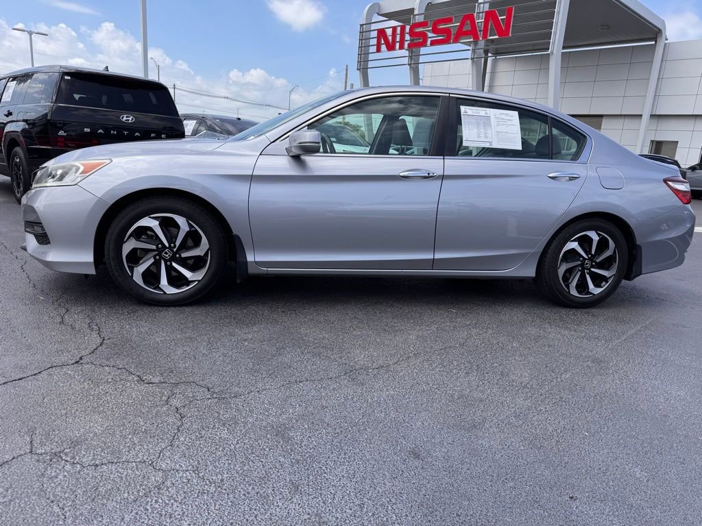 Used 2017 Honda Accord EX-L image 2