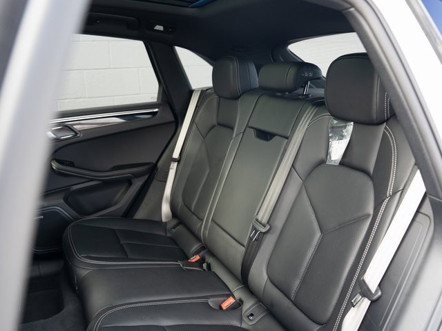 Certified 2025 Porsche Macan image 18