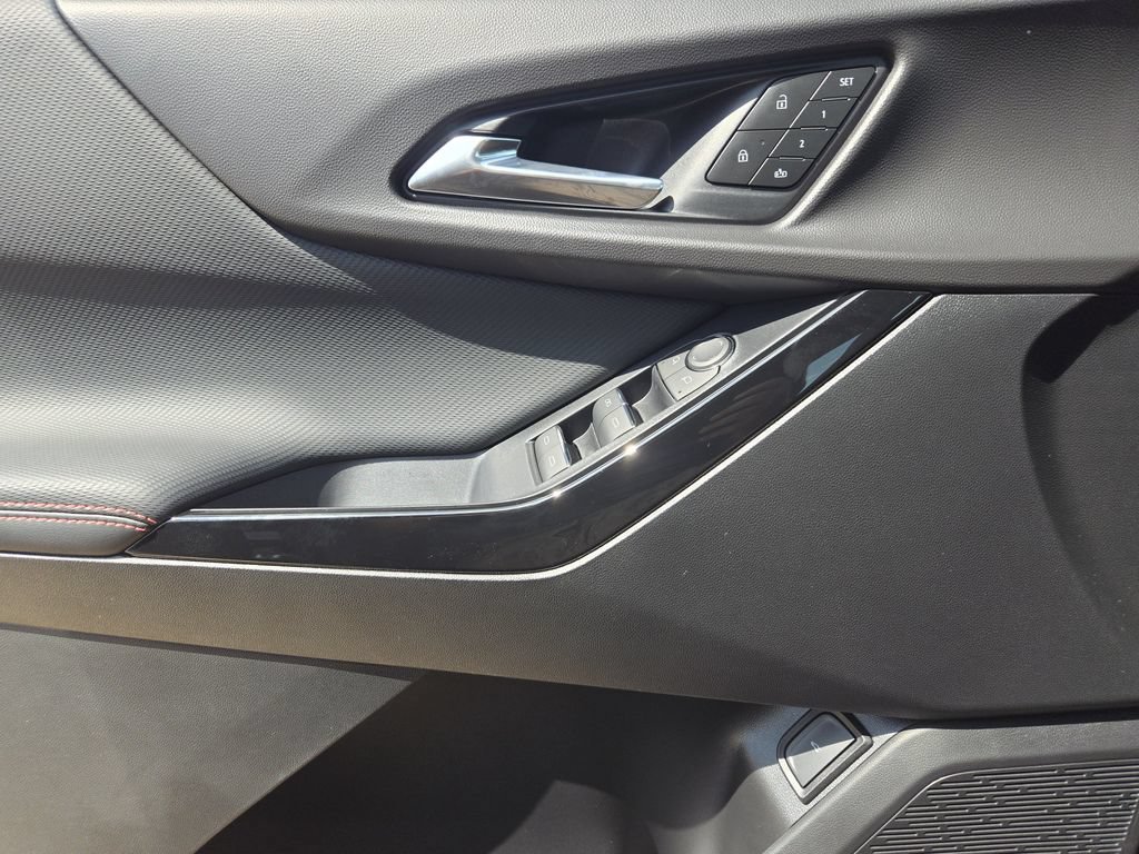 New 2027 Chevrolet Equinox RS w/ Convenience Package III FWD image 18