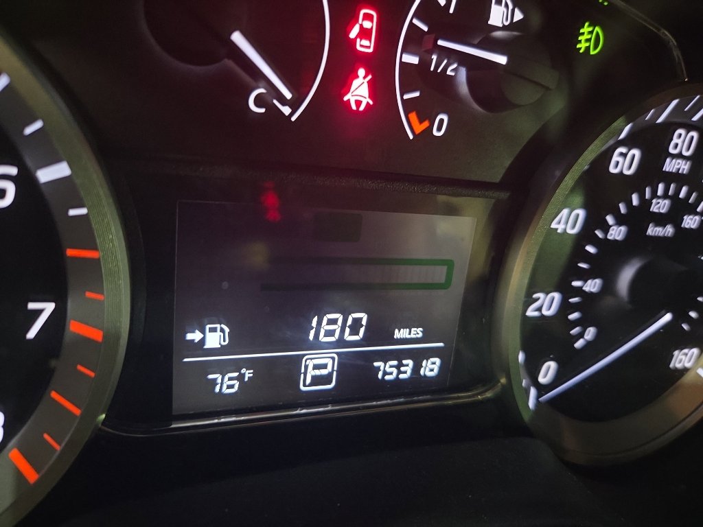 Used 2015 Nissan Sentra SR image 2