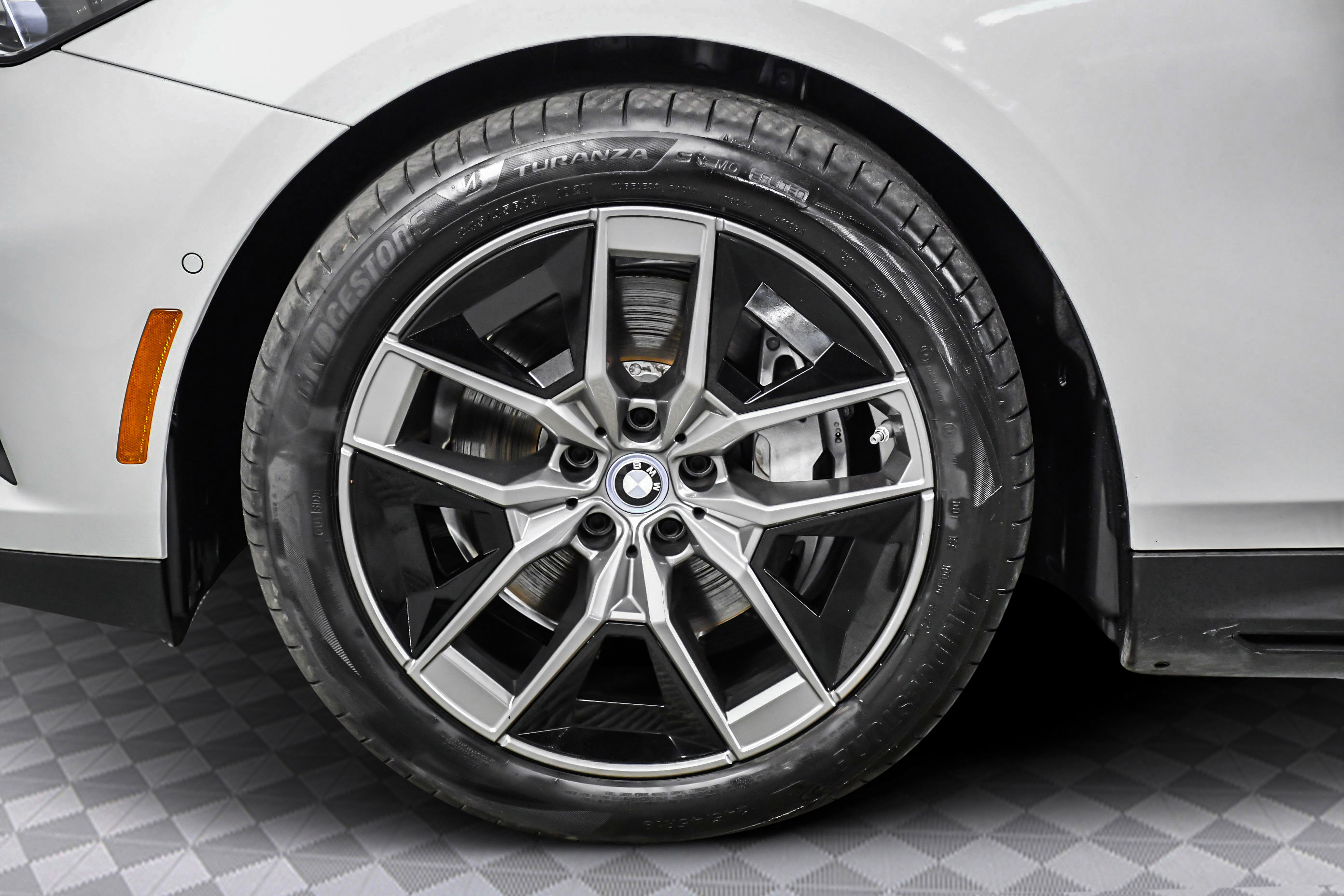 Used 2025 BMW i5 eDrive40i image 35