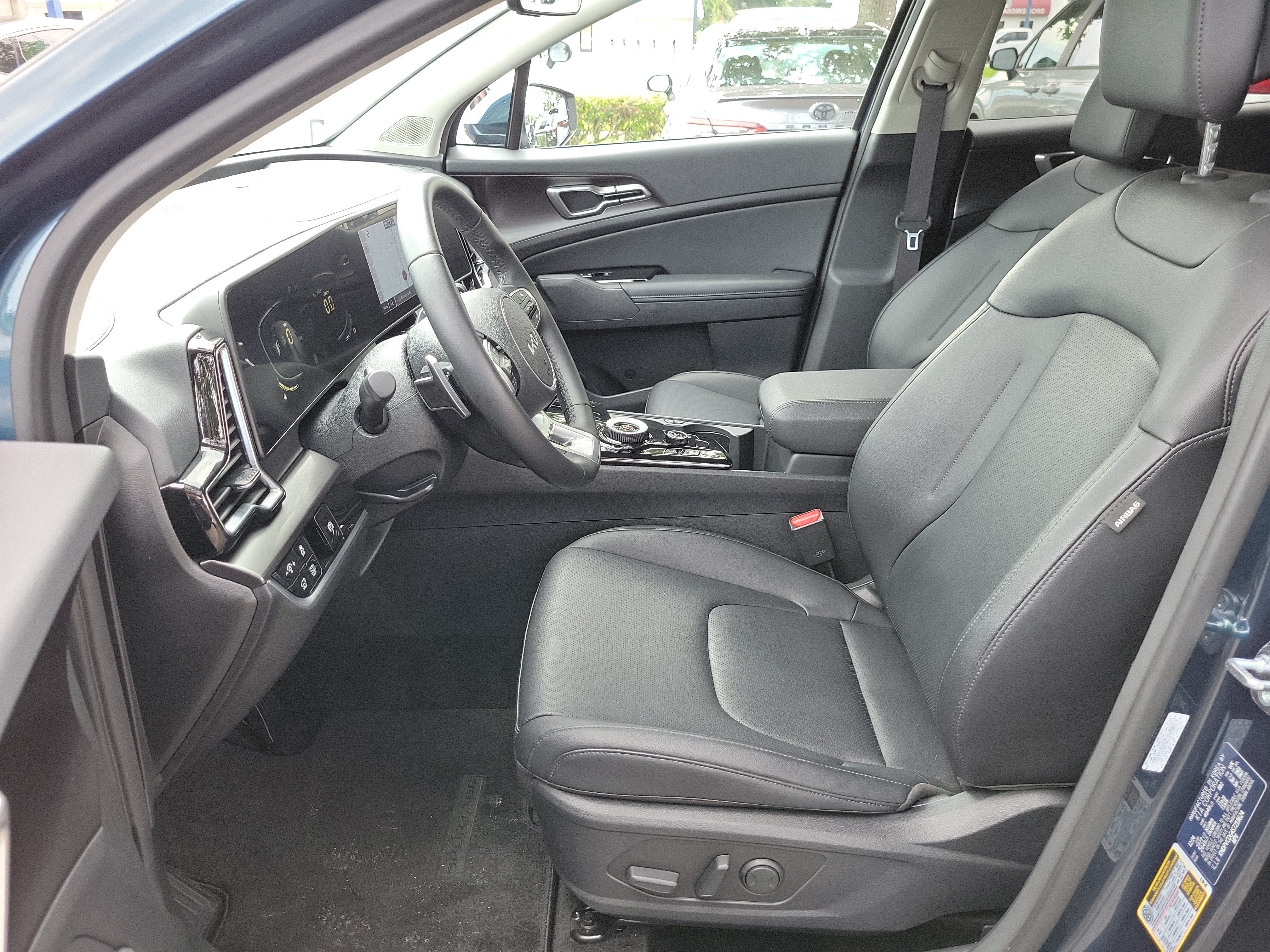 Certified 2025 Kia Sportage EX w/ EX Premium Package AWD/4WD image 21