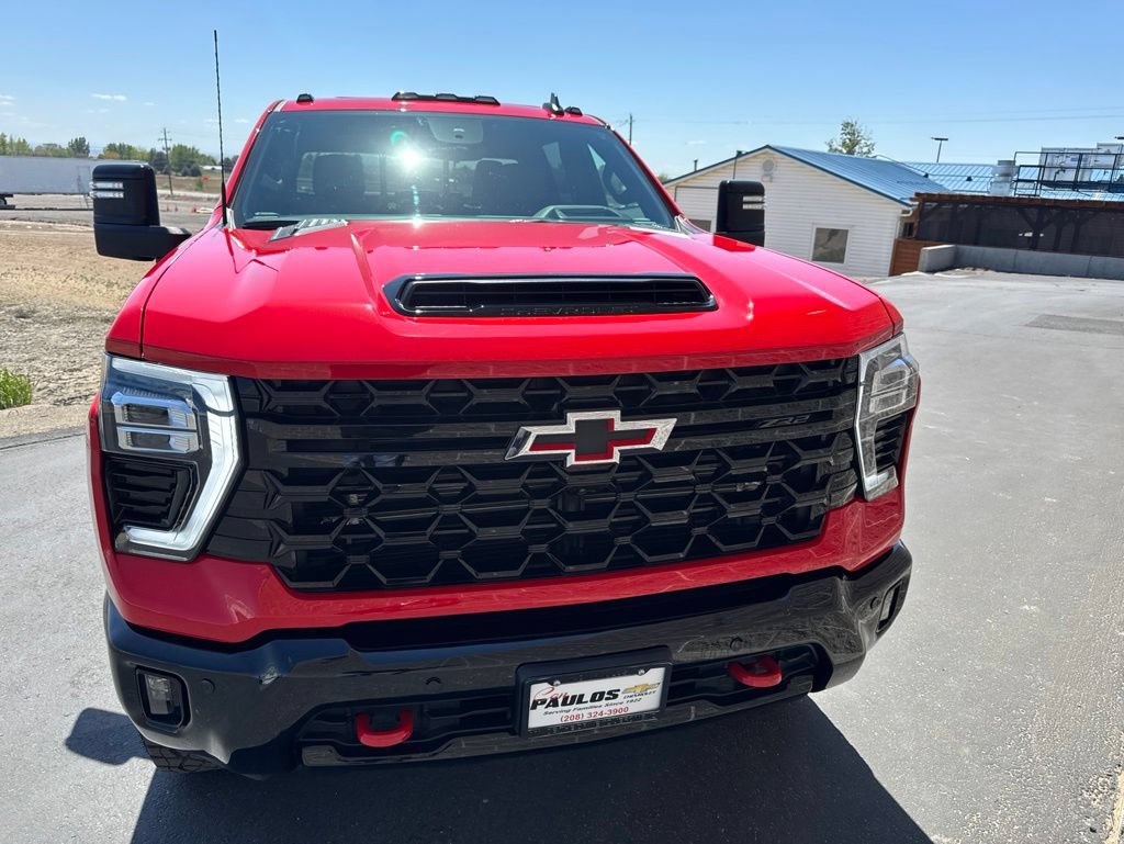 Used 2025 Chevrolet Silverado 2500 ZR2 w/ Technology Package AWD/4WD image 3
