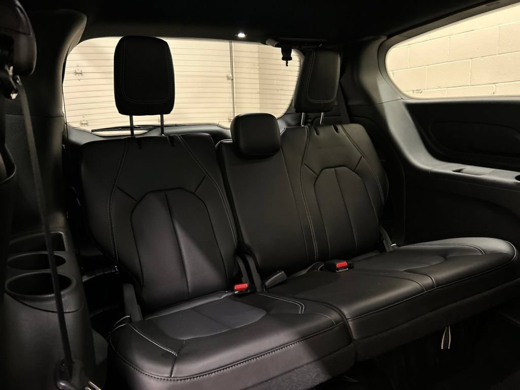 Used 2024 Chrysler Pacifica Touring-L w/ S Appearance Package FWD image 10