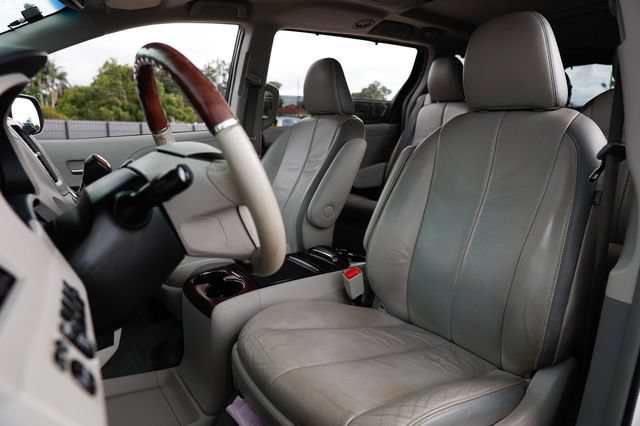 Used 2014 Toyota Sienna Limited w/ Limited Premium Package AWD/4WD image 9