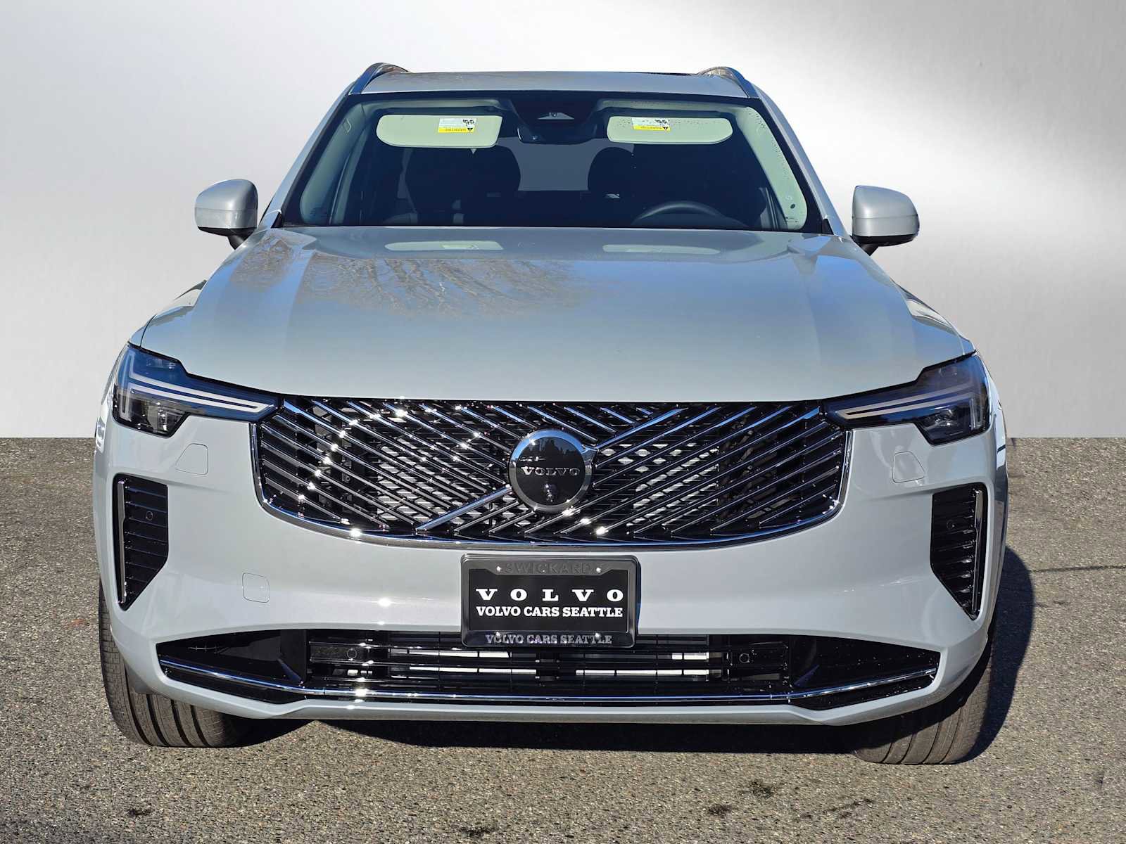 New 2026 Volvo XC90 T8 Plus w/ Protection Package Premier image 2