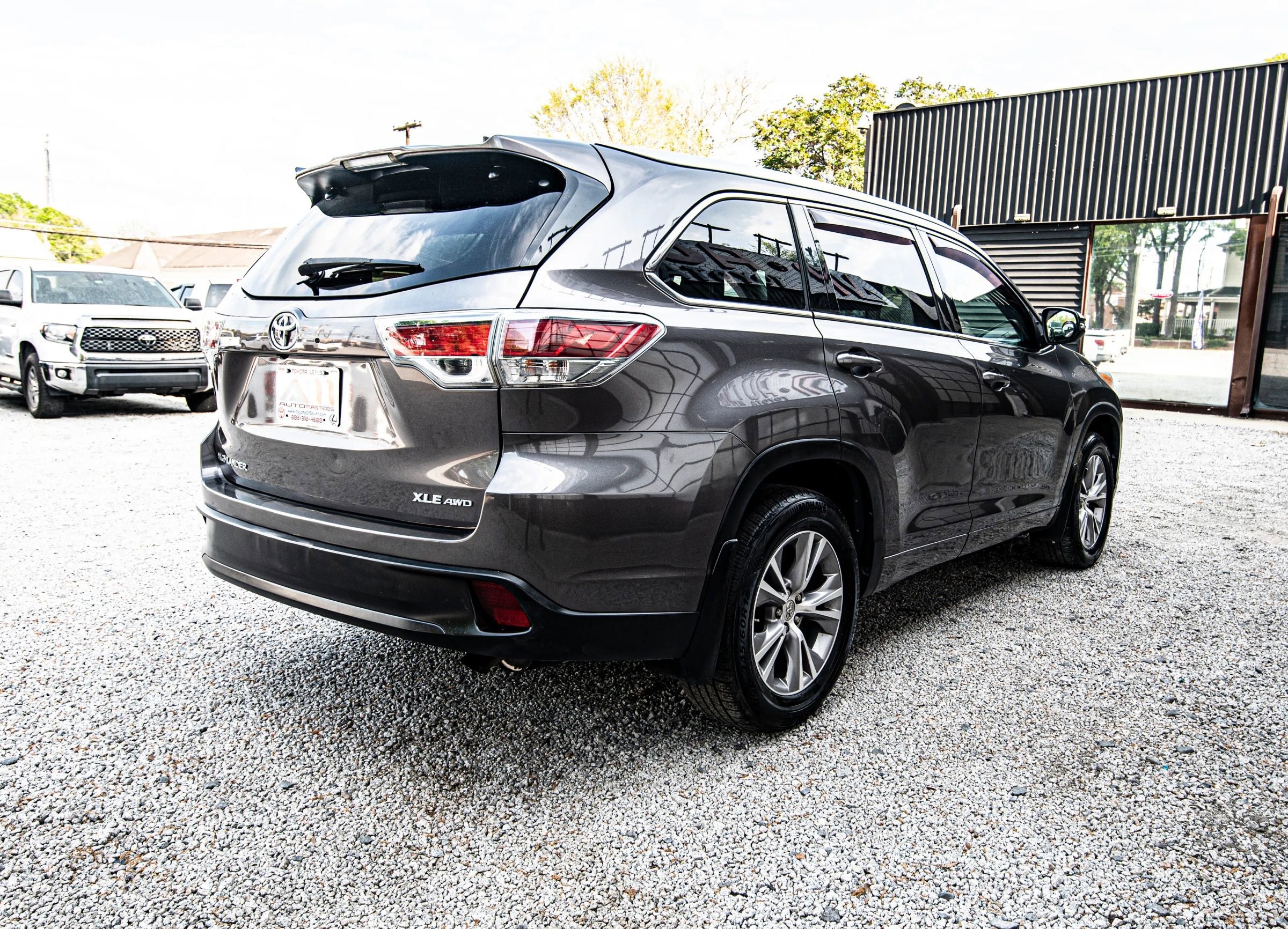 Used 2014 Toyota Highlander XLE image 12