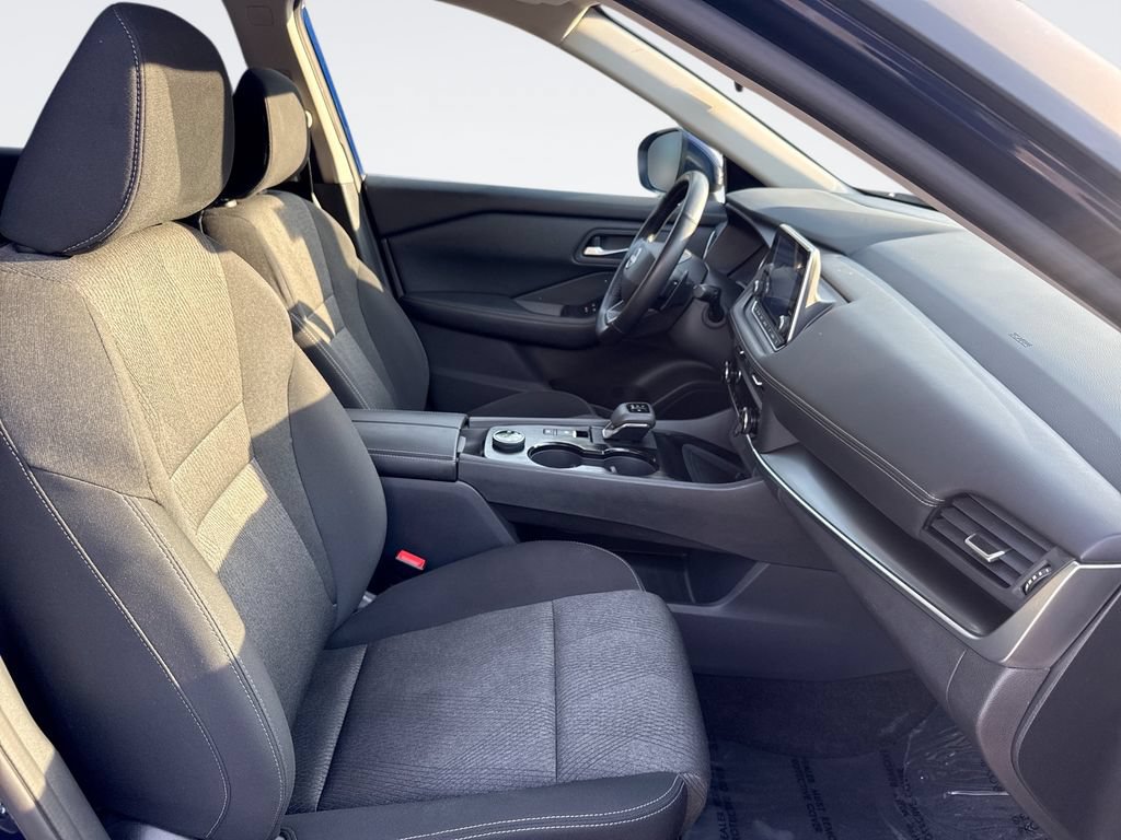 Used 2025 Nissan Rogue SV AWD/4WD image 26