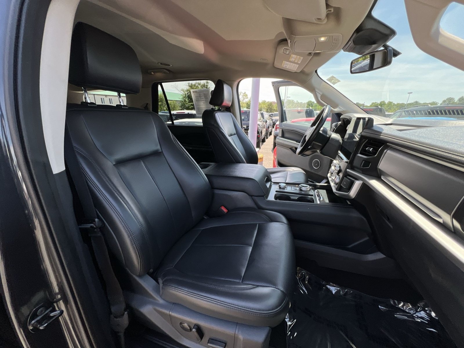 Used 2024 Ford Expedition XLT AWD/4WD image 35