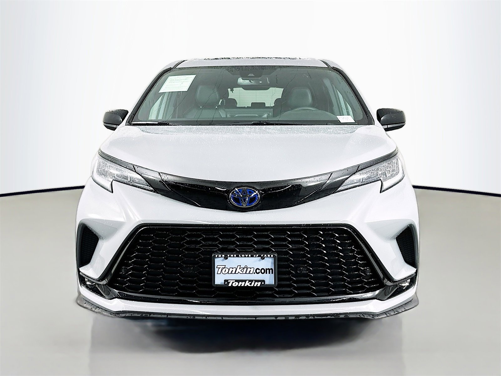 Certified 2025 Toyota Sienna XSE image 2