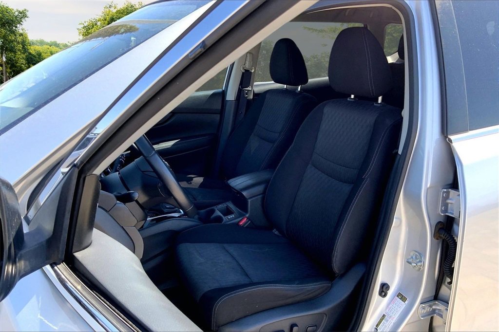 Used 2019 Nissan Rogue SV w/ Premium Package image 21