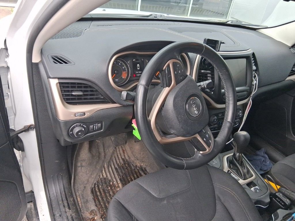 Used 2015 Jeep Cherokee Latitude image 12