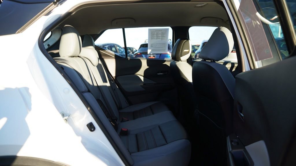 Used 2024 Nissan Kicks SR w/ SR Premium Package image 19