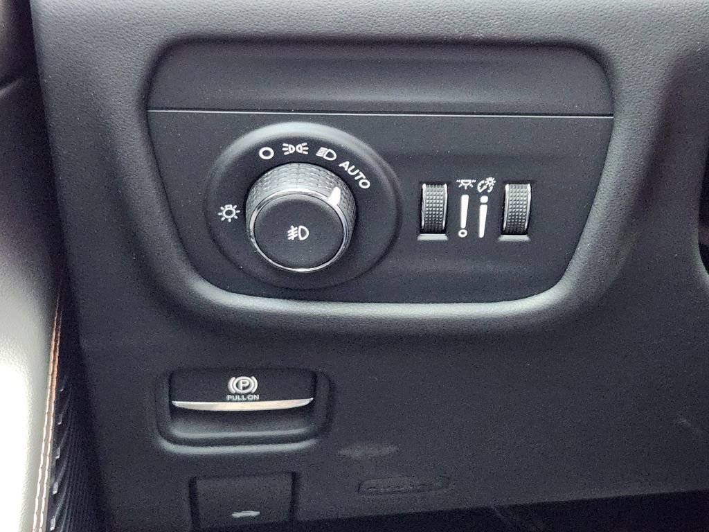 Used 2025 Jeep Grand Cherokee L Summit image 21