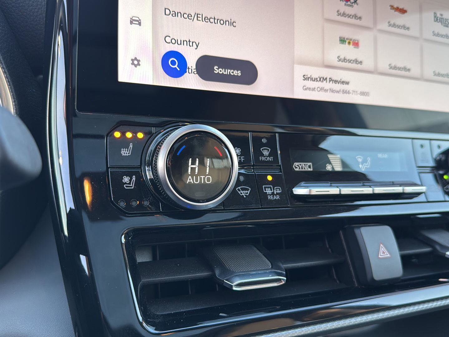 Used 2024 Toyota Highlander Platinum image 25