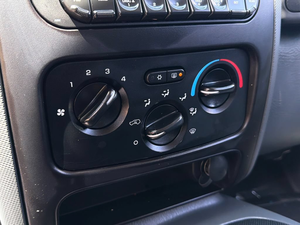 Used 2006 Jeep Liberty Sport RWD image 26