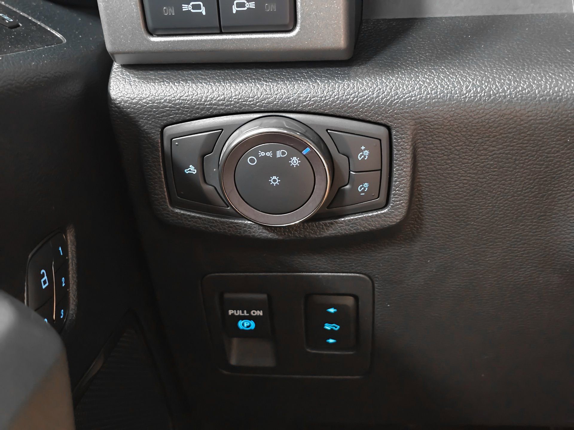 Used 2020 Ford F150 Raptor w/ Equipment Group 802A Luxury image 43