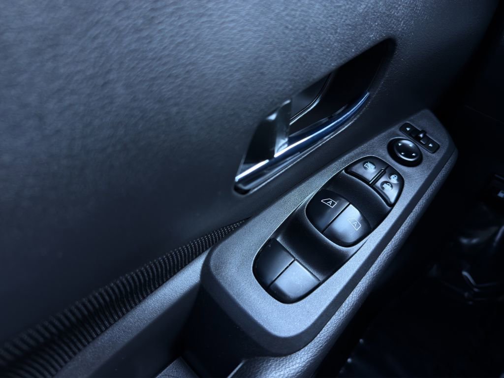Used 2023 Nissan Kicks SV image 11