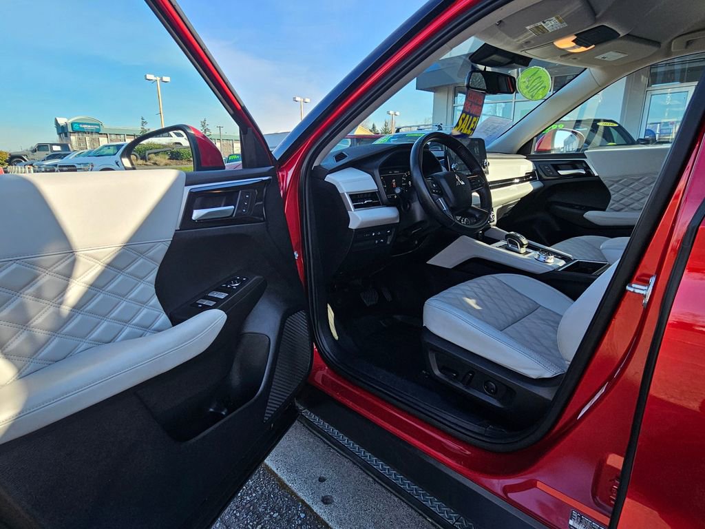 Used 2024 Mitsubishi Outlander SEL image 16
