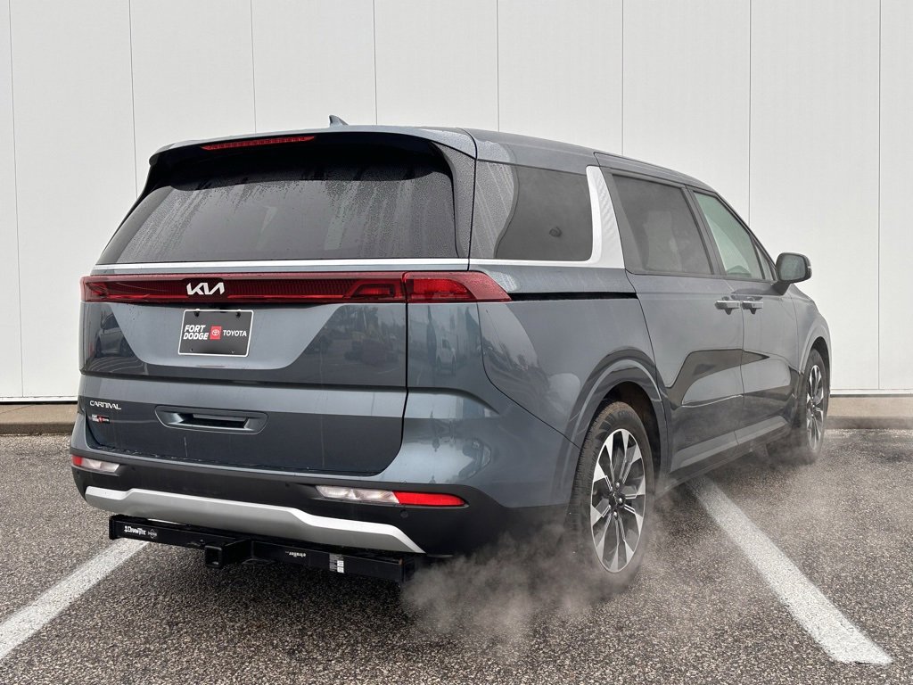 Used 2024 Kia Carnival EX image 5