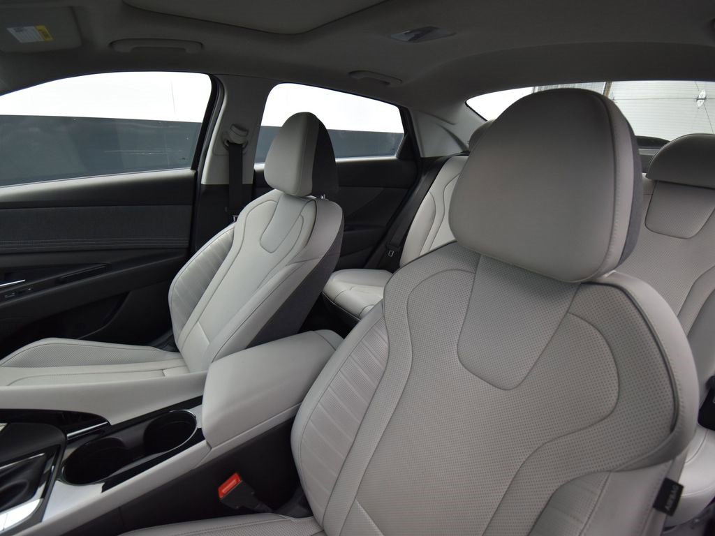 Used 2022 Hyundai Elantra Limited image 14