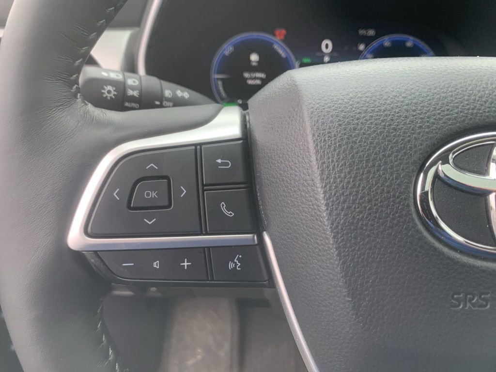 Used 2025 Toyota Highlander Platinum image 17