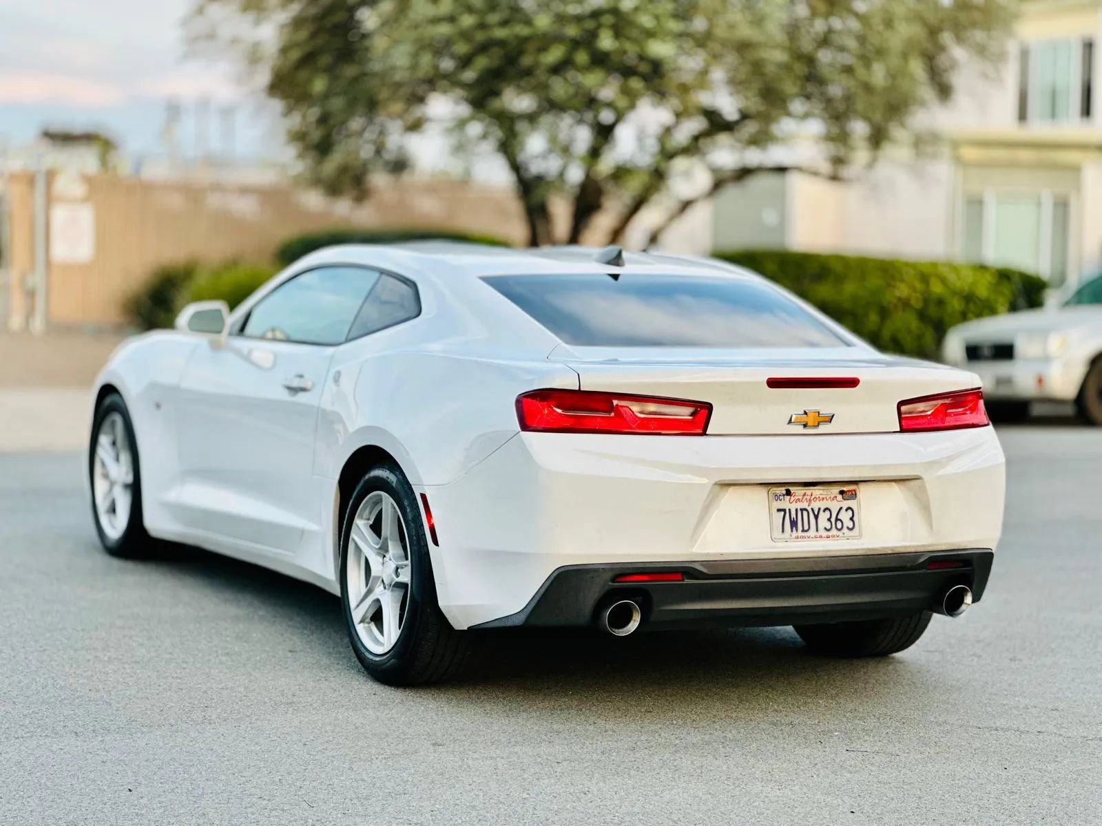 Used 2016 Chevrolet Camaro LT RWD image 4