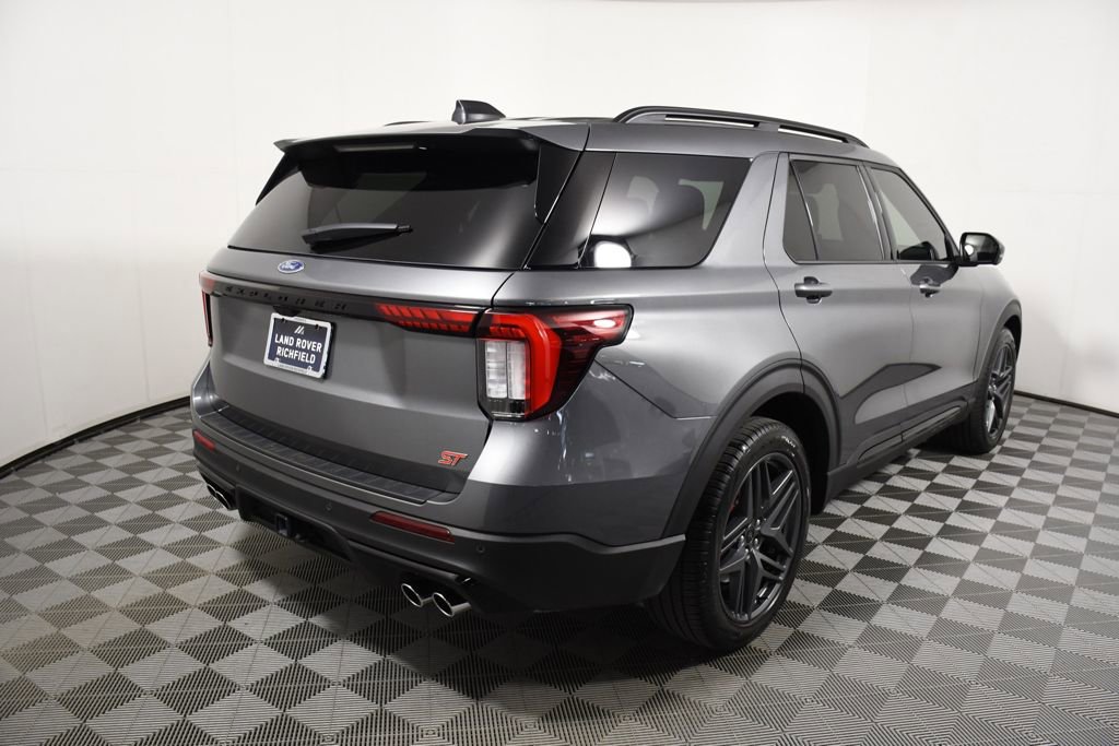 Used 2025 Ford Explorer ST AWD/4WD image 5