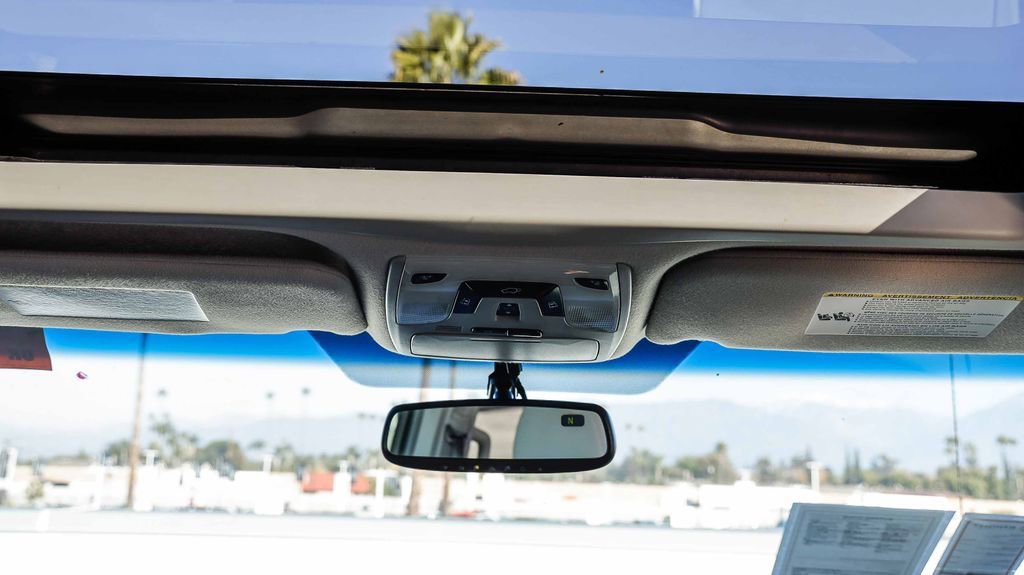 Used 2014 Toyota Sienna L image 17