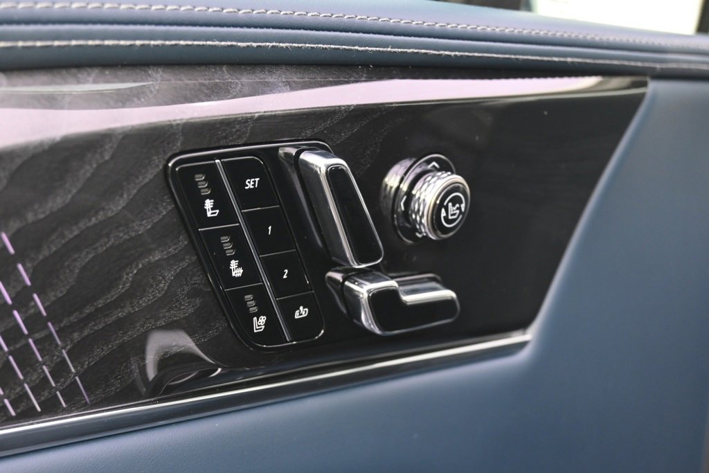 New 2025 Cadillac Escalade IQ Luxury 2 image 14