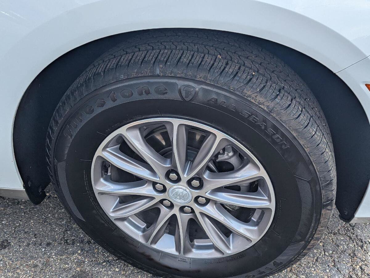 Used 2022 Buick Enclave Premium FWD image 38