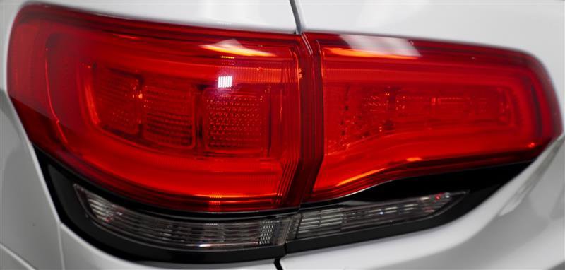 Used 2017 Jeep Grand Cherokee Laredo image 45